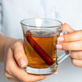 ¿Qué tan saludable es beber té de canela?