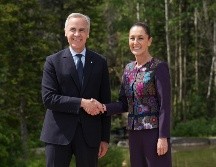El primer ministro de Canadá recibió a Sheinbaum  a su llegada a la Cumbre de Líderes del G7. ESPECIAL/X @Claudiashein