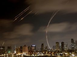 El sistema de defensa israelí tratando de interceptar los misiles con los que Irán ha estado respondiendo a la agresión. EFE/A. Safadi