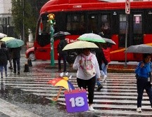 Para las próximas 24 horas, en la CDMX se prevén temperaturas máximas de 23 grados Celsius y mínimas de 16, con acumulación de lluvia entre 15 y 49 mm. SUN / V. Rosas