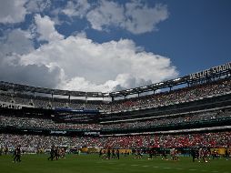 Los protocolos de seguridad pública en Estados Unidos exigen la suspensión de los eventos deportivos al aire libre durante al menos 30 minutos si se observan rayos o se escuchan truenos. AFP / A. Weiss
