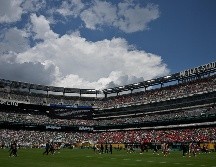 Los protocolos de seguridad pública en Estados Unidos exigen la suspensión de los eventos deportivos al aire libre durante al menos 30 minutos si se observan rayos o se escuchan truenos. AFP / A. Weiss