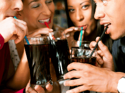 La investigación reafirma lo que muchos expertos en salud ya advertían: el azúcar en forma líquida representa una amenaza silenciosa y subestimada. CANVA