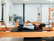 No importa la edad, la condición física o el tiempo que tengas disponible, siempre se puede iniciar en la practica de pilates. UNSPLASH/ A. Kurta