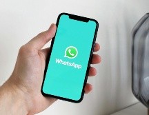 Ya no será necesario ir hasta la parte bajar del chat y sostener unos segundos para activarlo, sino que ahora tendremos un acceso directo hasta arriba. PEXELS/ ESPECIAL