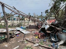 En la bahía principal de Puerto Escondido, las herramientas de trabajo de los locales fueron arrastradas varios metros debido a los fuertes oleajes y vientos intensos de “Erick”. EL UNIVERSAL