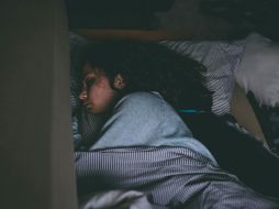 Cerrar la puerta para dormir puede indicar la presencia de varias necesidades emocionales. Pexels