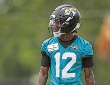 Travis Hunter espera jugar como receptor y esquinero en el profesionalismo. AFP