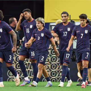 Estados Unidos logra apurado paso perfecto