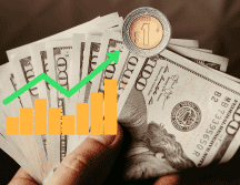 En la última semana, el dólar acumula una apreciación de 0.59 % frente al peso, y en lo que va del año registra un avance interanual del 6.72 %. CANVA