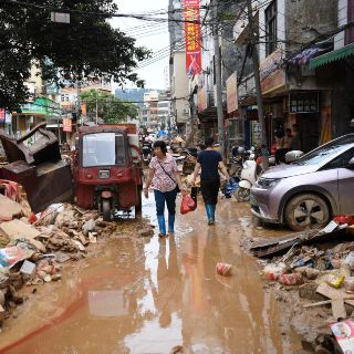 [VIDEO] Devastadoras inundaciones dejan al menos 3 muertos en centro y sur de China