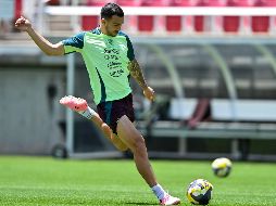 La Federación Mexicana de Futbol (FMF) informó mediante un comunicado oficial que el futbolista abandonó la práctica del miércoles 25 de junio por molestias en la rodilla derecha. IMAGO7.