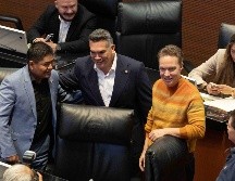 Erasmo Catarino en su primer día como legislador al lado de Alejandro Moreno (PRI) y Manuel Velasco (PVEM). SUN/H. Salvador
