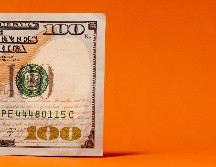 Así se cotiza hoy, viernes 27 de junio, el peso mexicano frente al dólar en Banco Azteca. UNSPLASH/ J. Borba