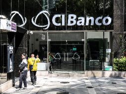 Empleados reconocen que han acudido muchos clientes a pedir información, pero aseguran que los recursos están a salvo. EL INFORMADOR / A. NAVARRO