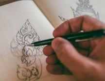 En el área de trabajo se elaboran artesanías. CANVA.