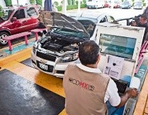 Todos aquellos conductores que no verifiquen dentro del periodo asignado, deberán pagar una multa por verificación extemporánea por la cantidad de $2,263 pesos. SUN/ ARCHIVO