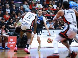 Karim Rodríguez Carrasco lució a la ofensiva con 17 puntos en momentos clave del encuentro. CORTESÍA/Astros de Jalisco