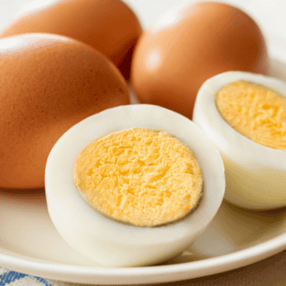 ¿Es peligroso comer huevo cocido si la yema es gris?