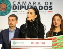 Durante la conferencia la diputada cuestionó que dicho aumento fue aprobado sin un plan técnico, cronogramas, ni un mecanismo de evaluación, lo que para ella refleja un “cinismo que no tiene límites”. CORTESÍA.