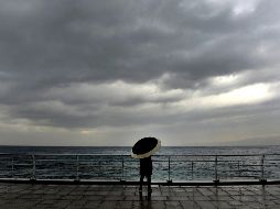 El SMN también enfatizó que el huracán “Flossie” provocará oleaje de 5 a 6 metros de altura en las costas de Michoacán, Colima y Jalisco. EFE /ARCHIVO