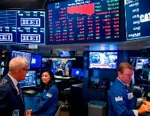 Wall Street cerró este miércoles en terreno mixto, con el índice Nasdaq liderando las ganancias gracias a la subida de Alphabet -matriz de Google- que ayer se libró de severas sanciones antimonopolio. AFP / ARCHIVO