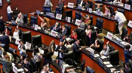 El grupo parlamentario de Morena contó con el apoyo del PAN y MC para aprobar el dictamen. EL UNIVERSAL