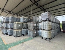 En las imágenes difundidas se observa a personal de la FGR y la Secretaría de la Defensa Nacional (Sedena) en el lugar del aseguramiento, así como los paquetes con la droga sintética. ESPECIAL/X/ @OHarfuch.