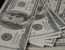 En el transcurso de la última semana, la divisa estadounidense ha registrado una caída del 1.3%. FREEPIK