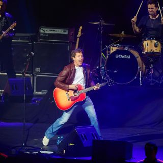 James Blunt deja un reguero de suspiros, risas y canto en concierto en Guadalajara