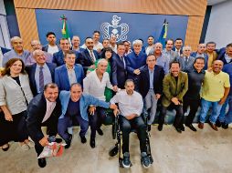 En el homenaje participaron autoridades estatales encabezadas por Pablo Lemus y ex futbolistas como Fernando Quirarte, Benjamín Galindo e Ignacio Calderón, entre otros. ESPECIAL/ Gobierno de Jalisco