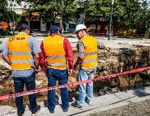 Tres personas cayeron al socavón y resultaron lesionadas, además de afectaciones en tres vehículos. EL INFORMADOR/A.NAVARRO
