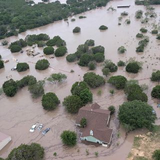 Imágenes de las severas inundaciones que afectan a Texas