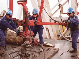 México mantiene la venta de petroquímicos a la isla caribeña. EFE