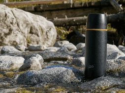 Una duda frecuente es cuánto tiempo puede permanecer el agua almacenada en estos recipientes sin que represente un riesgo para la salud. Unsplash