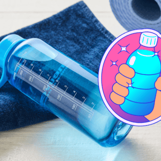 ¿Cómo eliminar el mal olor de las botellas para beber agua?