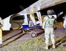 Luego de un operativo, elementos federales lograron detener en una pista clandestina de Tecomán, Colima, a tres mexicanos. ESPECIAL/X/ @OHarfuch