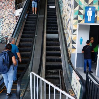 Alistan limpieza y obras en escaleras y elevadores del mercado Corona