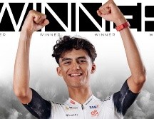 Aunque quedarse con la punta le costó al inicio, Isaac del Toro apretó la marcha hacia el final de la competencia y atravesó la línea de meta, fiel a su etilo, de manera espectacular. X / @TeamEmiratesUAE