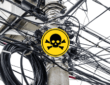El cableado desordenado es común en las calles del Área Metropolitana de Guadalajara (AMG), incluso ha provocado accidentes fatales. EL INFORMADOR / A. Navarro