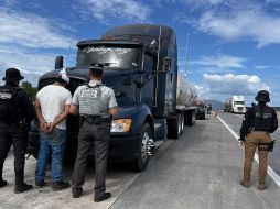 En la revisión de protocolo, el hombre dijo no contar con la documentación requerida para probar la legal procedencia de los cerca de 30 mil litros de diesel que contenía la cisterna. CORTESÍA