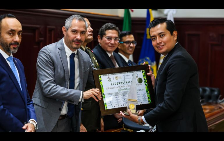 Abogados y notarios públicos de Jalisco fueron galardonados gracias a su destacada labor en el ejercicio de la ciencia del derecho. EL INFORMADOR/ A. NAVARRO.