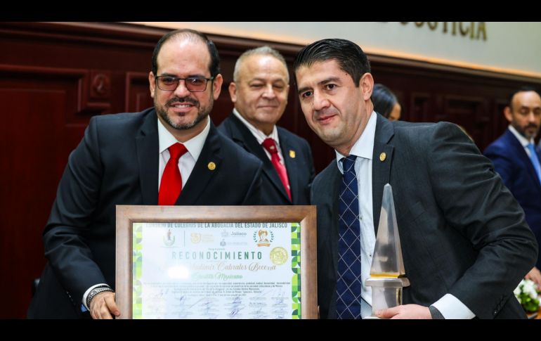 Abogados y notarios públicos de Jalisco fueron galardonados gracias a su destacada labor en el ejercicio de la ciencia del derecho. EL INFORMADOR/ A. NAVARRO.