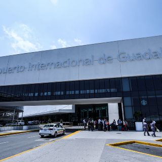 Por falta de luz realizan documentación y abordaje de manera manual en el aeropuerto