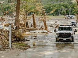 Los buscadores han utilizado helicópteros, botes y drones en su labor. AFP