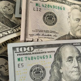 Peso mexicano cae frente al dólar por incertidumbre comercial y aranceles agrícolas