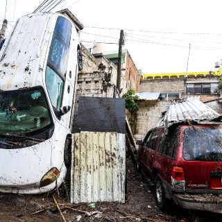 Limpian calles y viviendas DEVASTADAS en La Martinica (FOTOS)