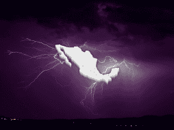 Pronostican lluvias fuertes a muy fuertes, descargas eléctricas y posibles granizadas en gran parte de México. EFE / ARCHIVO