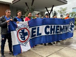 Aficionados de Cruz Azul se hicieron presentes en el hotel de concentración del equipo, para alentar al plantel de cara a su compromiso ante Atlas en la jornada 2 del Torneo Apertura 2025. EL INFORMADOR / F. Ramírez