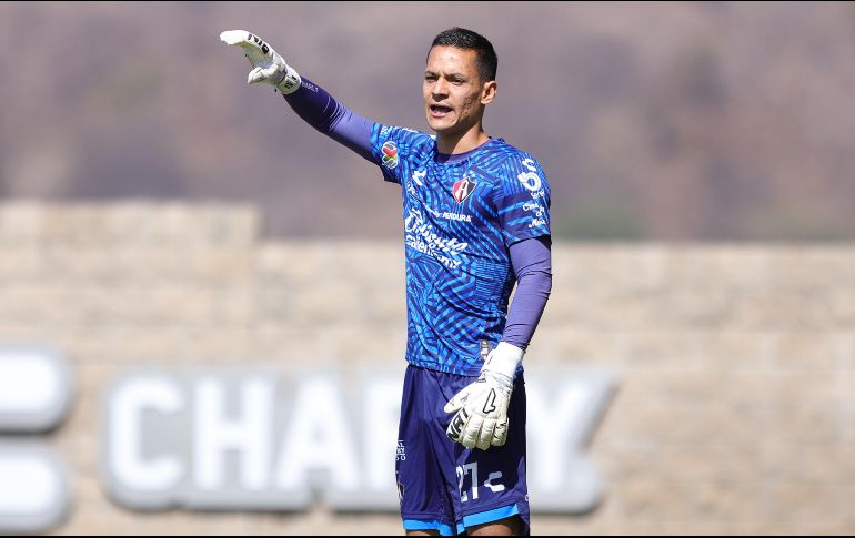 El juvenil rojinegro aparecerá bajo los tres postes después de que el arquero César Ramos presentó un malestar estomacal. IMAGO7.